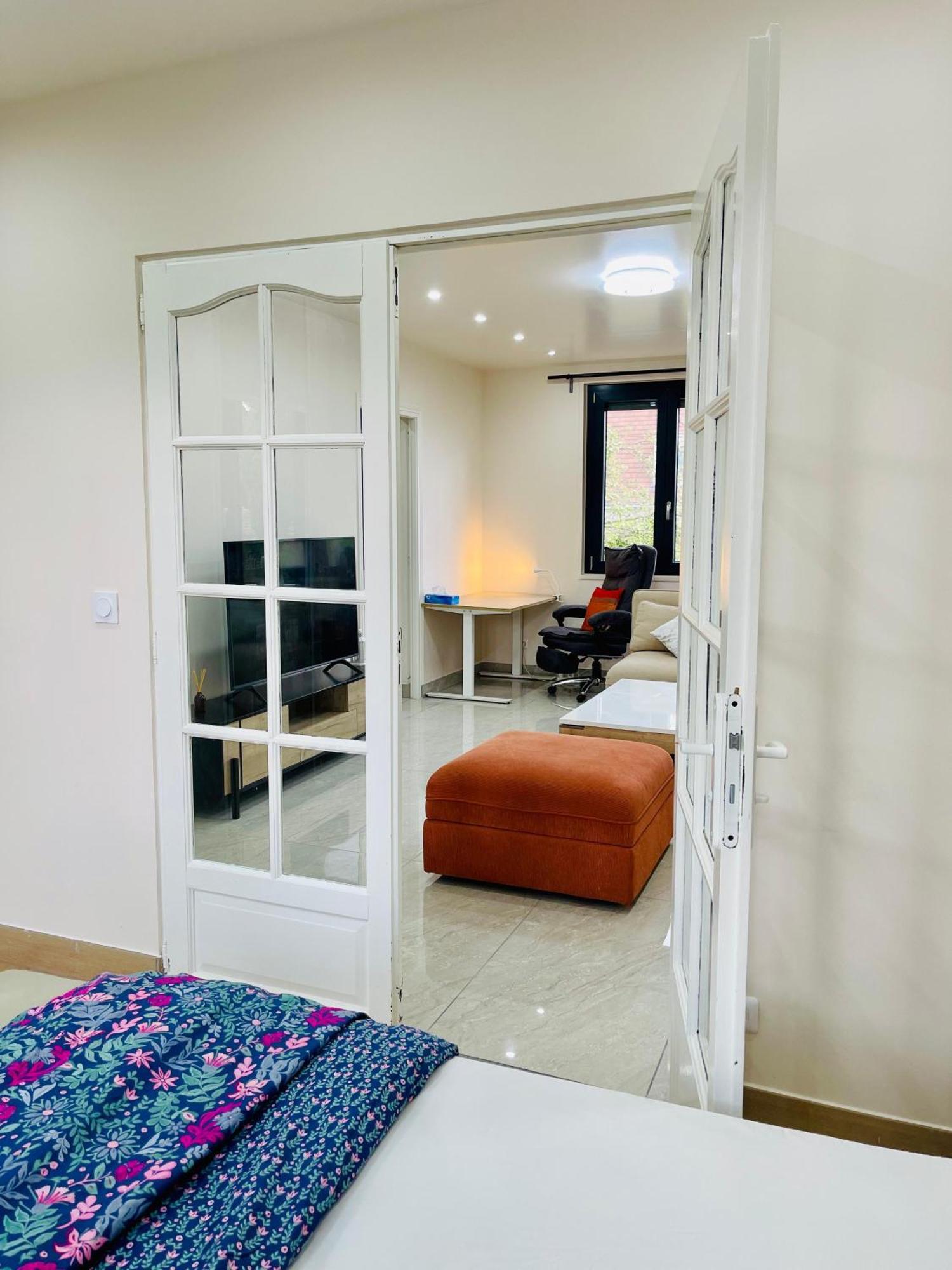 Stylish, Calm And Green Home Stay Saint-Fargeau-Ponthierry Exteriör bild