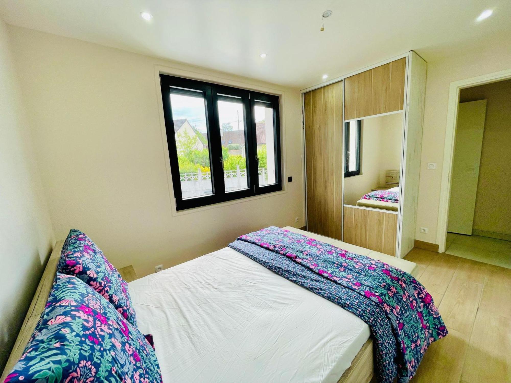 Stylish, Calm And Green Home Stay Saint-Fargeau-Ponthierry Exteriör bild